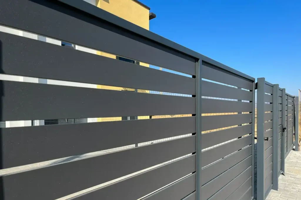 ogrodzenie panelowe wokół posesji